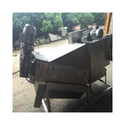 上海大團環(huán)?？萍肌獙I(yè)生產(chǎn)柵網(wǎng)螺旋式污泥脫水機