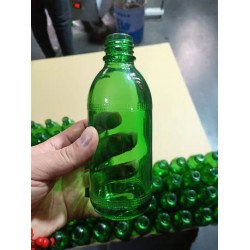 *瓶，綠色*瓶，綠色玻璃瓶子