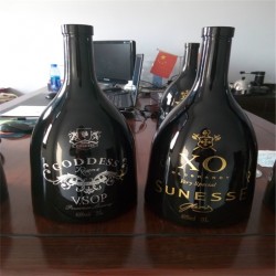 洋酒瓶烤漆廠，洋酒瓶噴漆廠，洋酒瓶噴涂廠，洋酒瓶噴油廠